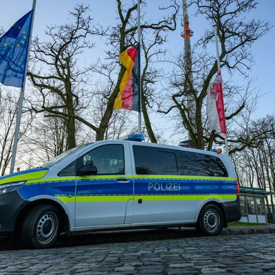 Trauerbeflaggung zum Gedenken an getöteten Polizisten