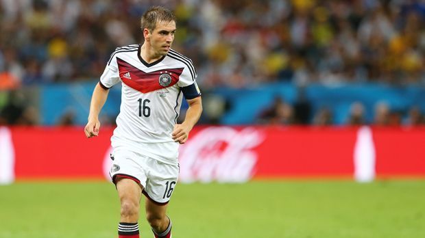 
                <strong>Philipp Lahm</strong><br>
                Platz 10: Philipp Lahm (Deutschland): 14 EM-Einsätze. Neben Lahm kommen auch Nuno Gomes, Luis Figo (beide Portugal), Karel Poborsky, Petr Cech (beide Tschechien), Iker Casillas (Spanien) und Zinedine Zidane (Frankreich) auf 14 EM-Einsätze
              