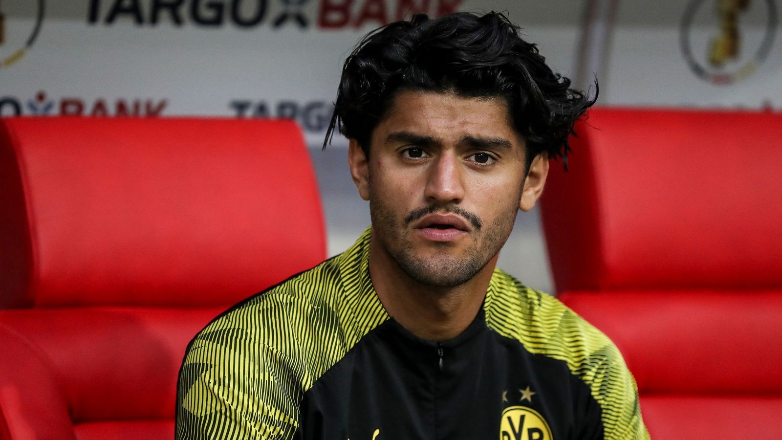 
                <strong>Mahmoud Dahoud (Borussia Dortmund)</strong><br>
                Der defensive Mittelfeldspieler kommt in der 87. Minute für Sancho und rettet zusammen mit seinen Teamkollegen das Ergebnis über die Zeit.
              