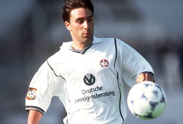 
                <strong>Marco Reich</strong><br>
                Zwei Mal Deutscher Meister und ein Mal DFB-Pokal-Sieger. Die Bilanz von Marco Reich kann sich sehen lassen. Seine erfolgreichste Zeit erlebte der Offensive beim 1. FC Kaiserslautern.
              