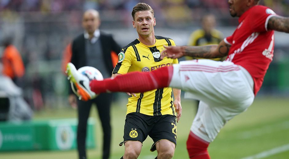 
                <strong>Lukasz Piszczek</strong><br>
                Lukasz Piszczek: Der Pole lieferte sich von Beginn an einige intensive Duelle mit Ribery und konnte diese meistens für sich entscheiden. Piszcek schaltete sich mehrfach auch nach vorne ein und sorgte für Gefahr - so auch bei Aubameyangs hochkarätiger Chance kurz vor Ende der regulären Spielzeit. Im Verlauf des Spiels hatte er dann aber immer mehr Probleme mit Ribery.  ran-Note: 3
              