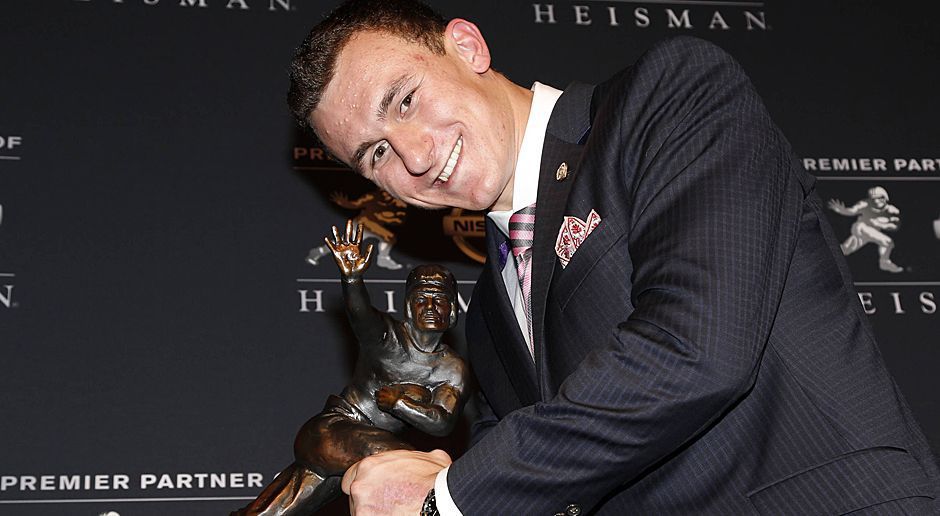 
                <strong>Heisman Trophy Gewinner 2012</strong><br>
                Nichtsdestotrotz sicherte sich Manziel noch in seinem ersten Jahr auf dem College die Heisman Trophy für den besten Spieler der NCAA. Das war zuvor noch keinem Freshman gelungen.
              