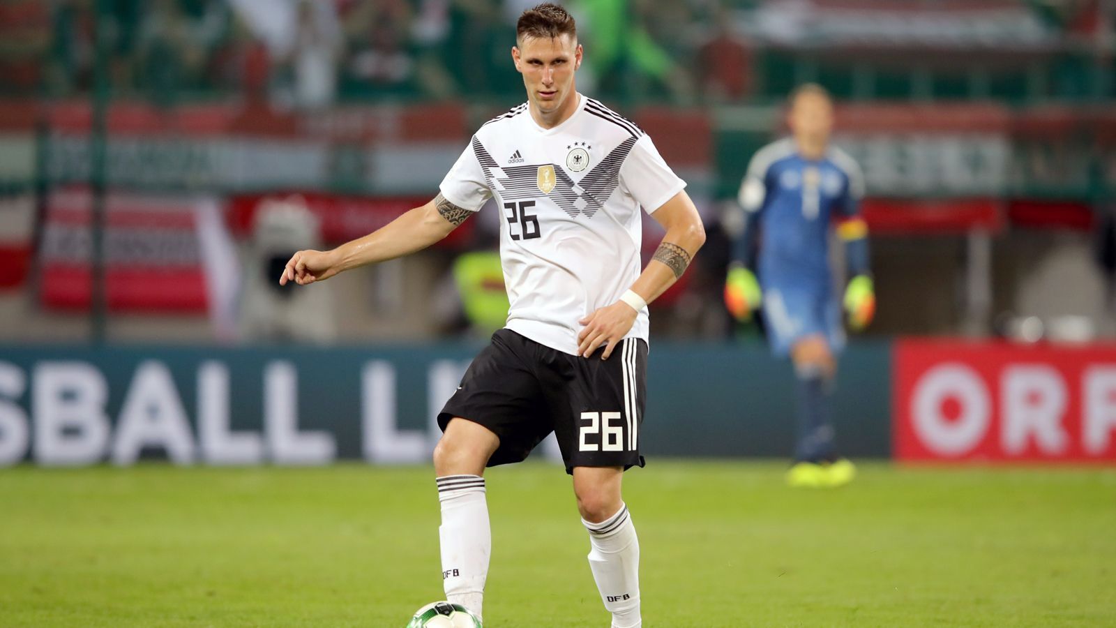 
                <strong>Verteidigung: Niklas Süle</strong><br>
                Durch die Verletzung von Stammkraft Mats Hummels ist nun sein Klubkollege vom FC Bayern gefordert. Niklas Süle muss bei seinem ersten WM-Einsatz gleich liefern, damit die Abwehr ein besseres Bild abgibt als noch zum Auftakt gegen Mexiko.
              