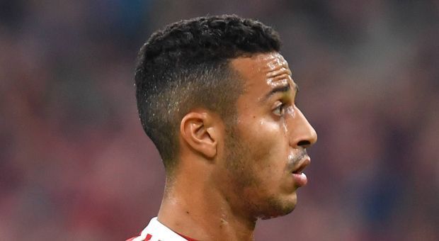 
                <strong>Thiago (FC Bayern München)</strong><br>
                Der Spanier kommt nach 55 Minuten für Thomas Müller. Zunächst ist von ihm nur wenig zu sehen. Dann trifft er nach einer Ecke aus der Distanz den Pfosten. Bringt zwar Schwung, aber den entscheidenden Pass meist nicht an. ran-Note: 3
              