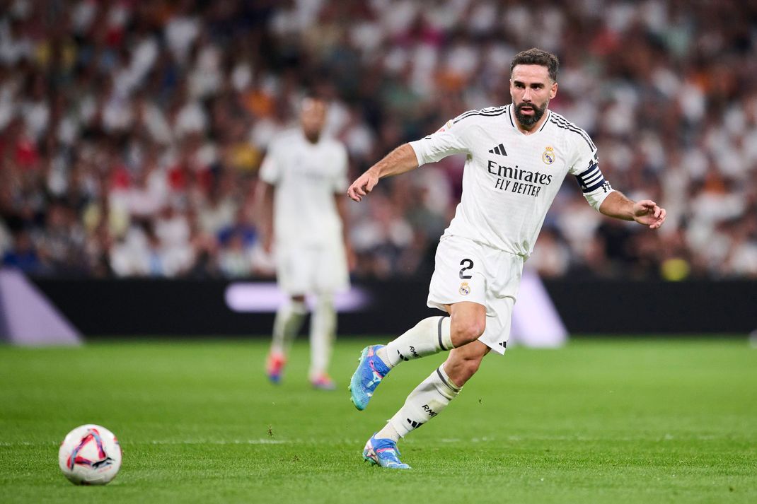 LaLiga EA Sports, Real Madrid v Real Betis MADRID, SPAIN - SEPTEMBER 1: Daniel Carvajal right-back of Real Madrid passes the ball during the LaLiga EA Sports match between Real Madrid and Real Betis at Santiago Bernabeu Stadium on September 1, 2024 in Madrid, Spain. (Photo by Francisco Macia Photo Players Images Magara Press) Madrid Santiago Bernabeu Stadium Madrid Spain Copyright: xFranciscoxMaciax