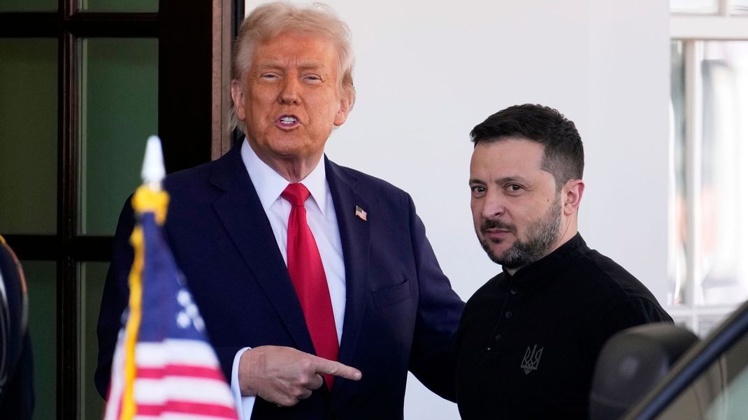 Bei seinem Besuch in Washington musste Wolodymyr Selenskyj (rechts) einiges an Kritik einstecken - jetzt will er erneut mit Donald Trump sprechen. (Archivbild)