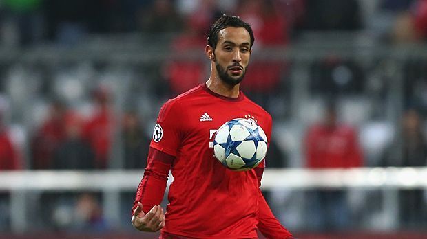 
                <strong>Mehdi Benatia</strong><br>
                Medhi Benatia: Vergab die erste Bayern-Chance per Kopf nach einer Ecke. Der Marokkaner war in der Defensive nur selten gefordert und stand erst wieder in der 41. Minute im Mittelpunkt: Benatia humpelte vom Platz und ließ sich am linken Oberschenkel behandeln - für ihn ging es jedoch nicht weiter. ran-Note: 3
              