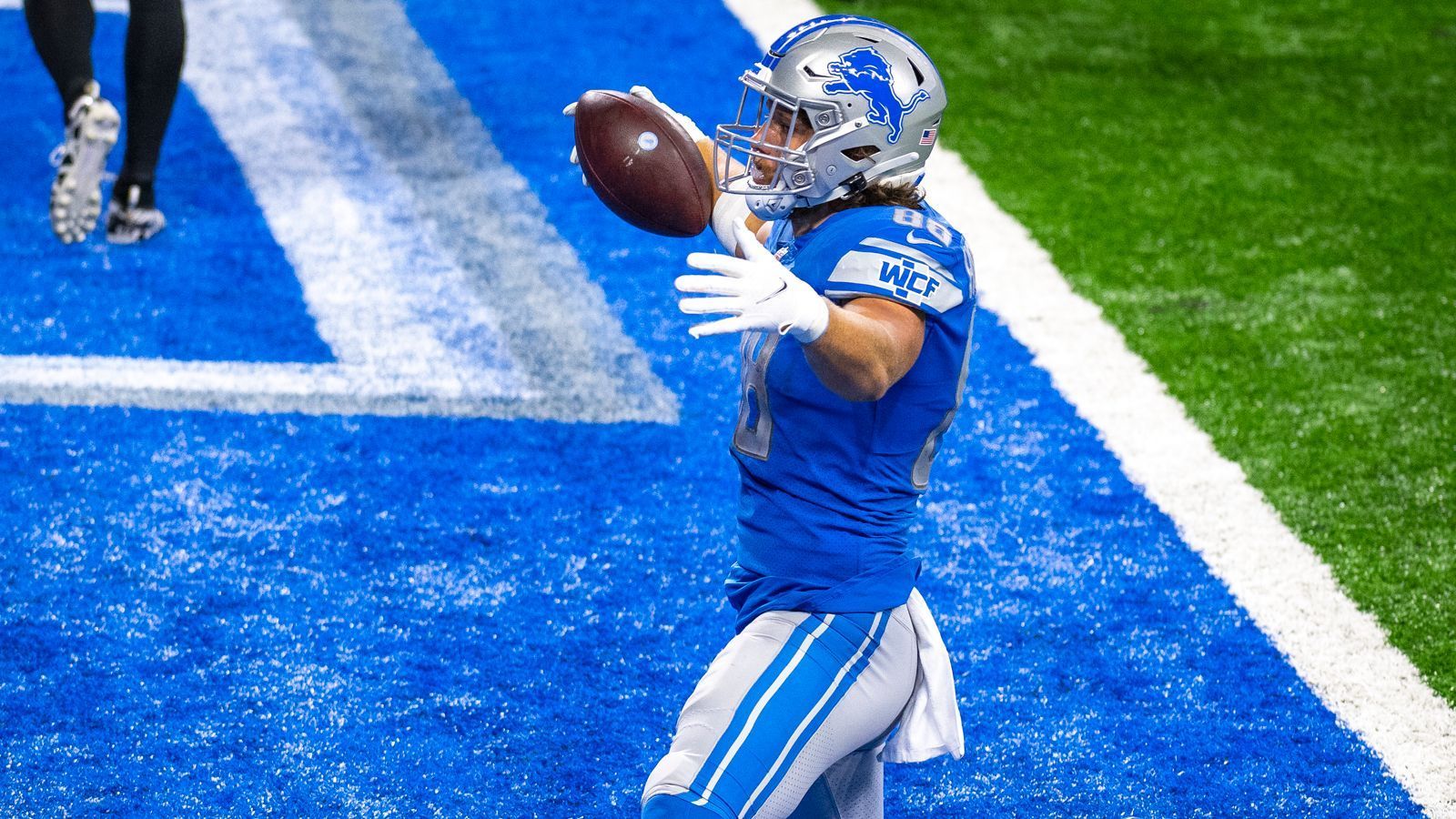 
                <strong>Offense: Tight Ends</strong><br>
                T.J. Hockenson, Detroit Lions (im Bild) - Evan Engram, New York Giants
              