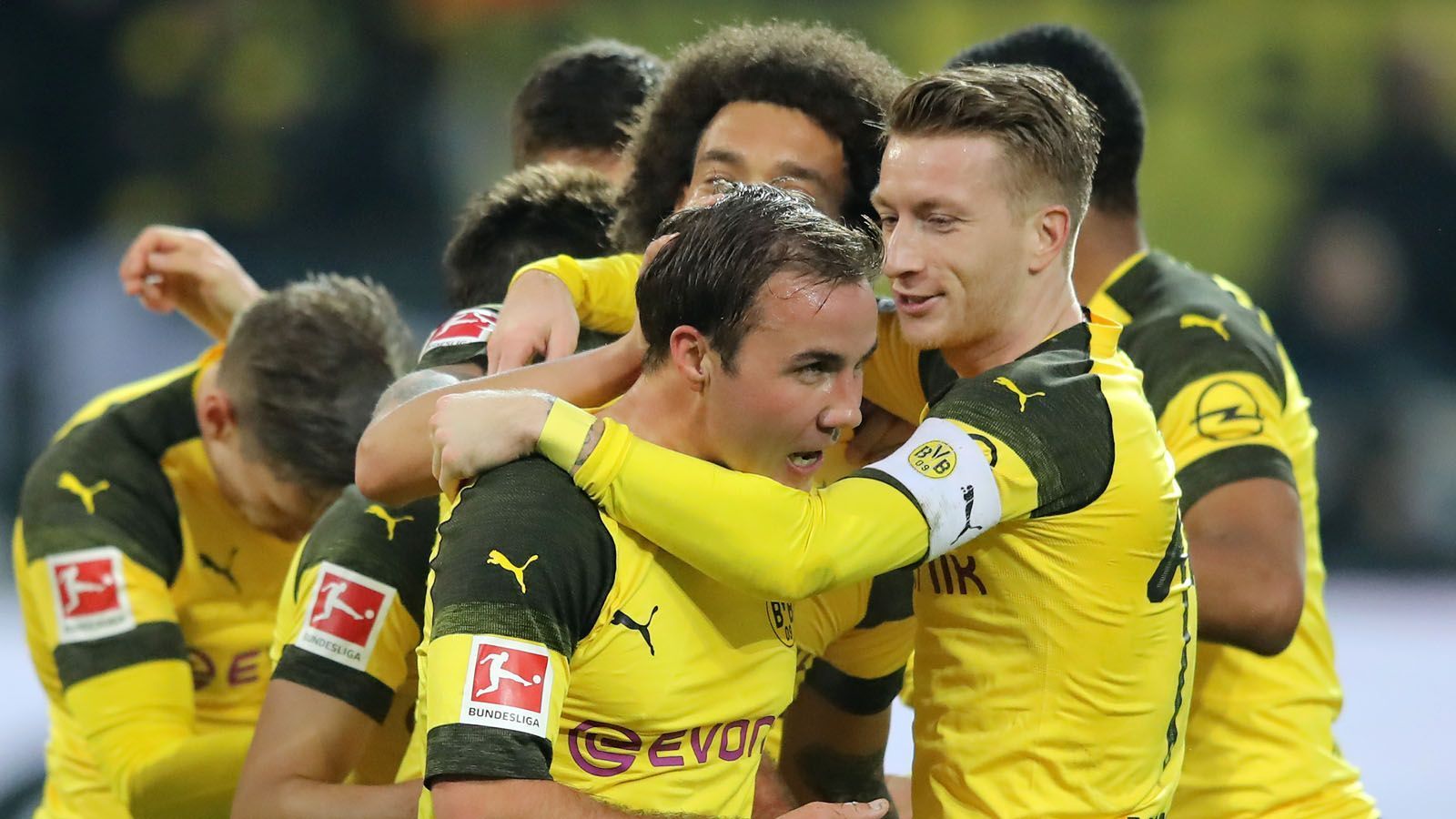 
                <strong>Platz 11: Borussia Dortmund</strong><br>
                Dahinter folgt der aktuelle Tabellenführer der Bundesliga: Die Borussia zahlte 2017 178 Millionen Euro an Spieler-Gehältern aus, was 53 Prozent der Gesamteinnahmen des BVB entsprach. 
              