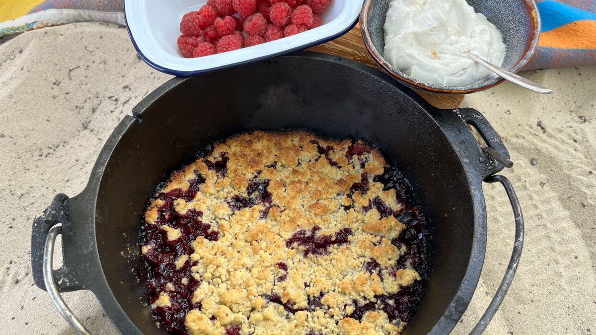 Beeren-Crumble mit Vanillecreme