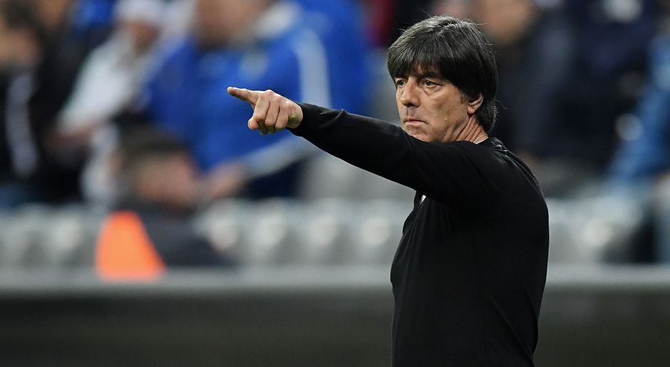 
                <strong>Jogi Löw</strong><br>
                Jogi Löw hat sich entschieden und seinen Kader für die Europameisterschaft 2016 bekannt gegeben. Wir zeigen euch die Jungs, die den Titel in Frankreich gewinnen sollen.
              