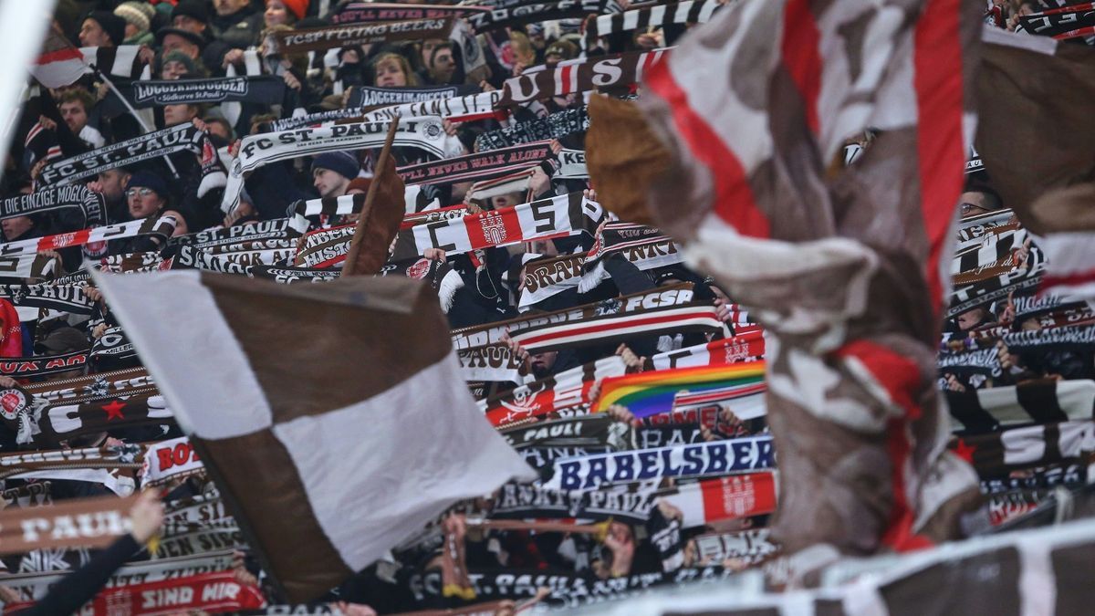 Die St. Pauli-Fans diskutieren über ihre Hymne