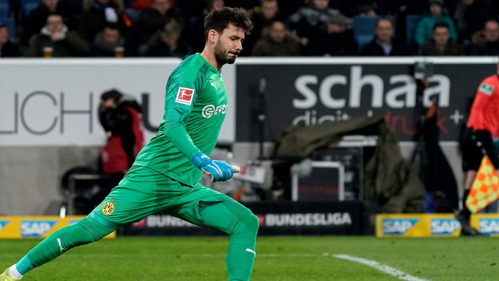 
                <strong>Roman Bürki</strong><br>
                Wird in der ersten Halbzeit kaum gefordert und muss auch in der zweiten Hälfte nicht groß eingreifen. Beim ersten Gegentreffer machtlos, beim zweiten wirkte er unglücklich. ran-Note: 4
              