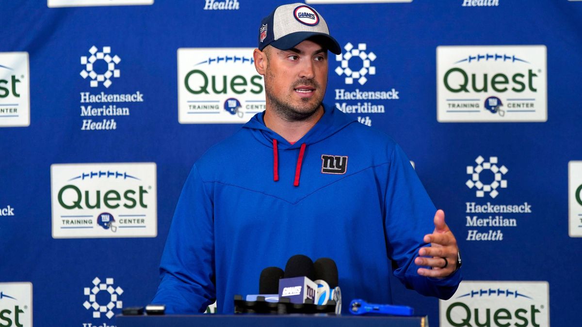 Syndication: The Record New York Giants offensive coordinator Mike Kafka talks to reporters before the organized team activities (OTA s) are canceled due to air quality at the Giants training cente...