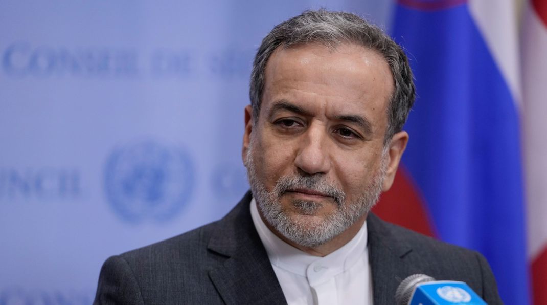 Der iranische Chefdiplomat Araghchi kündigte für den Fall israelischer Vergeltungsmaßnahmen eine "noch härtere" Antwort an.