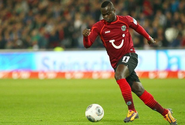 
                <strong>Didier Ya Konan zu Hannover 96</strong><br>
                Noch ein Rückkehrer: Nach nur einem halben Jahr in Saudi-Arabien, trägt Didier Ya Konan wieder das Dress von Hannover. "Ich komme nach Hause, das Gefühl ist großartig", sagte der Stürmer der Elfenbeinküste zu seinem Wechsel. 
              