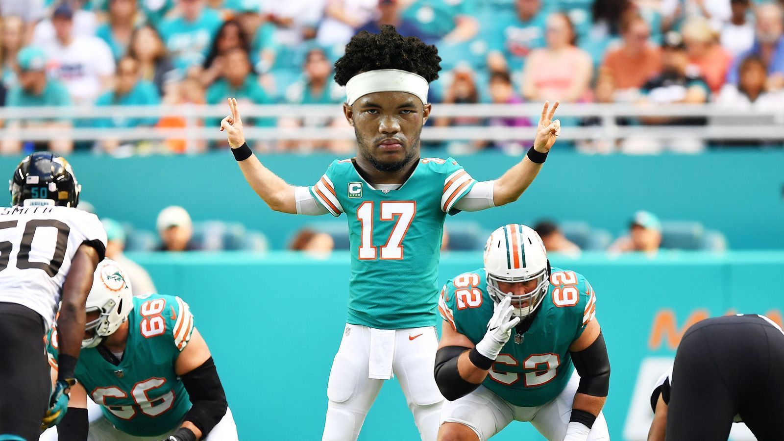 
                <strong>Miami Dolphins (Round 1, Pick 13)</strong><br>
                Die Zeiten von Ryan Tannehill bei den Miami Dolphins scheinen vorbei zu sein. Laut "Miami Herald" möchte die Franchise aus Florida ihren Starting-Quarterback loswerden. Bislang gingen viele Experten davon aus, die Dolphins würden die Saison 2019 abschenken, um 2020 mit einem frühen Pick Quarterback-Hoffnung Justin Herbert aus Oregon auszuwählen. Durch die Entscheidung von Murray zugunsten der NFL haben sich die Prognosen verändert. Bei "betonline" sind die Dolphins als Murray-Abnehmer der Top-Favorit. Die Quote: +150.
              