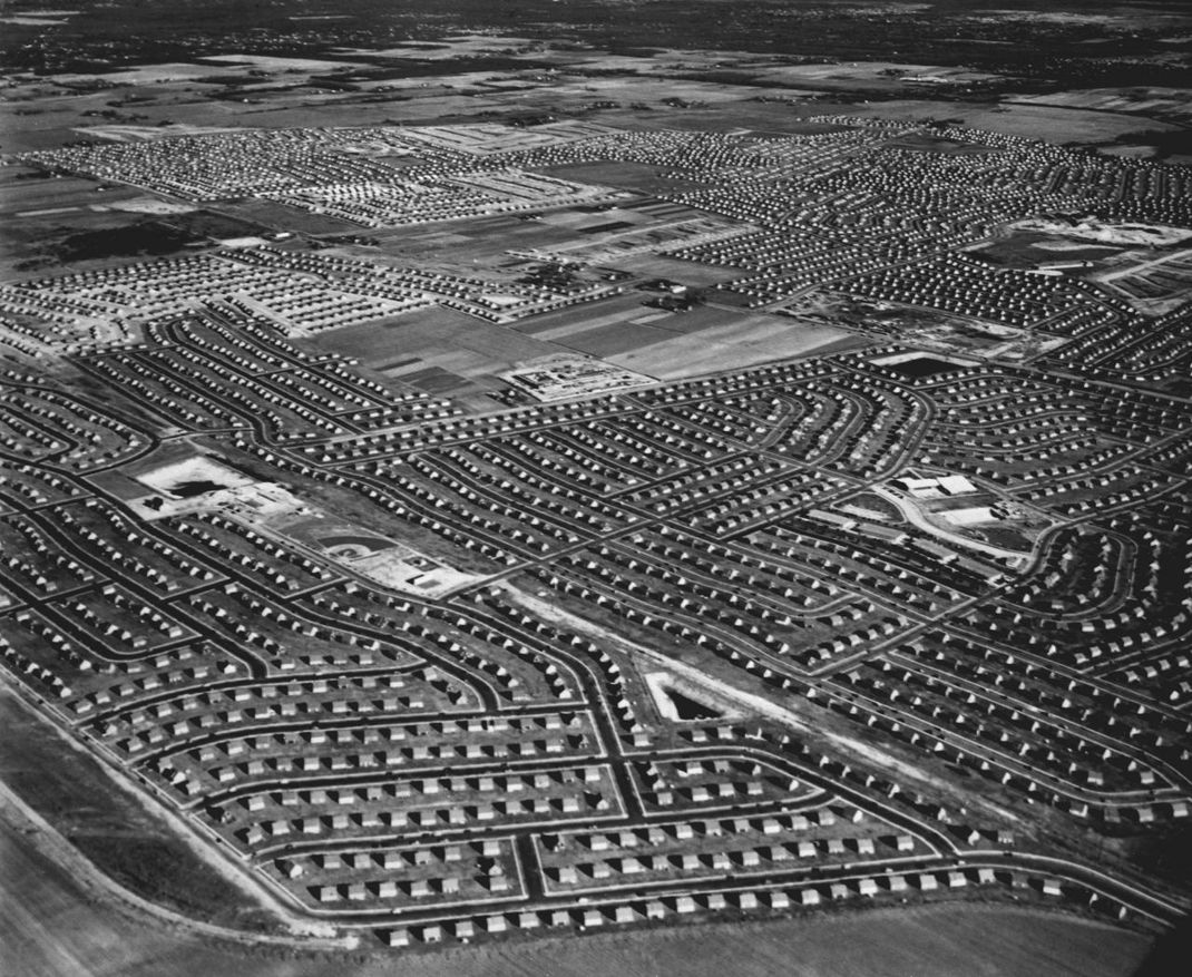 Levittown mit 17.500 gleichen Fertighäusern liegt auf Long Island, vor den Toren von New York.