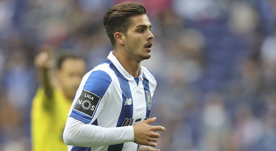 
                <strong>Andre Silva</strong><br>
                ... Für 38 Millionen Euro kommt Andre Silva vom FC Porto nach Norditalien. Bei insgesamt 29 Torbeteiligungen in 44 Partien in der vergangenen Saison erhofft sich Milan viel vom 23-Jährigen, der schon mit der Legende Pauleta verglichen wird. Das ist aber nicht der einzige Transfer, den der AC bislang getätigt hat ...
              