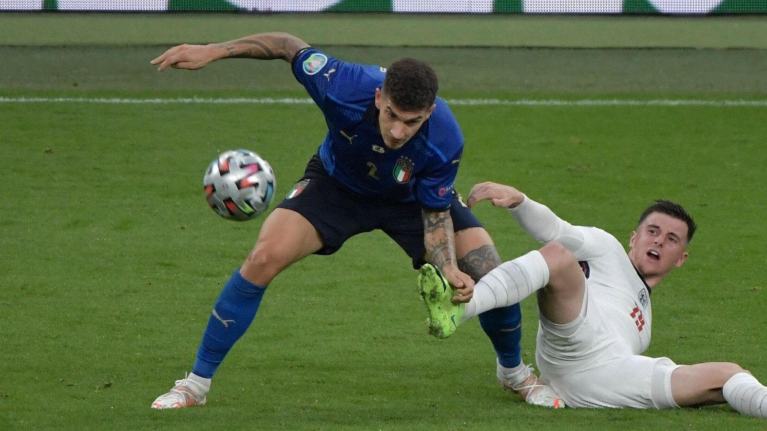 
                <strong>Giovanni di Lorenzo (Italien)</strong><br>
                Verlor beim frühen 0:1 Luke Shaw aus den Augen. Auch in der Phase danach von Shaw und Mount stark unter Druck gesetzt. Di Lorenzo kämpfte sich aber ins Spiel und machte seine Seite zu. ran-Note: 3
              