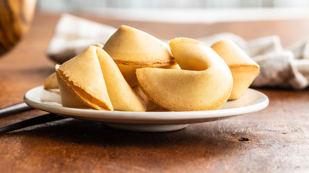 Glückskekse ganz einfach selber backen: Mit nur 4 Zutaten gelingen deine eigenen Asia-Klassiker&nbsp;