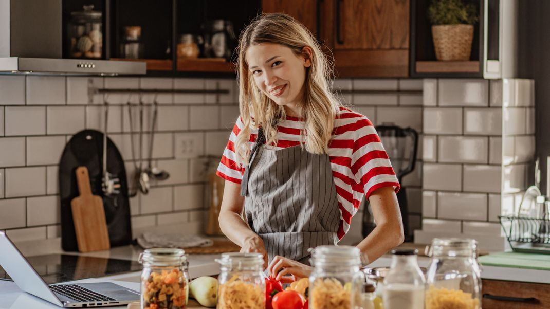 Vegan kochen ist leichter als du denkst! Wir haben einfache Rezeptideen für deine Lieblingsklassiker.