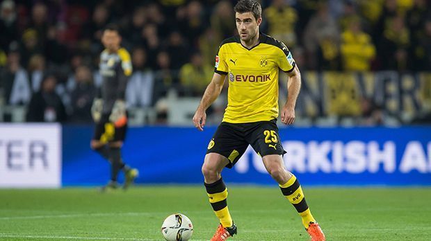 
                <strong>Sokratis</strong><br>
                Sokratis: Der Grieche wurde in der Anfangsphase ein wenig überrumpelt von den forsch aufspielenden Aserbaidschanern. Spätestens nach der Führung dann aber gewohnt sicher und kompromisslos. Holte sich zu Beginn der zweiten Halbzeit für ein hartes Tackling die Gelbe Karte ab. ran-Note: 3
              