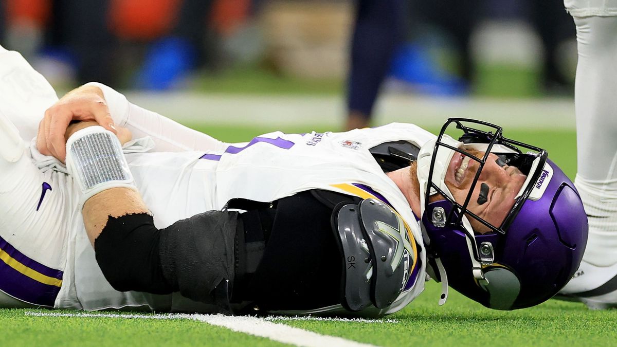 Minnesota Vikings v Los Angeles Chargers