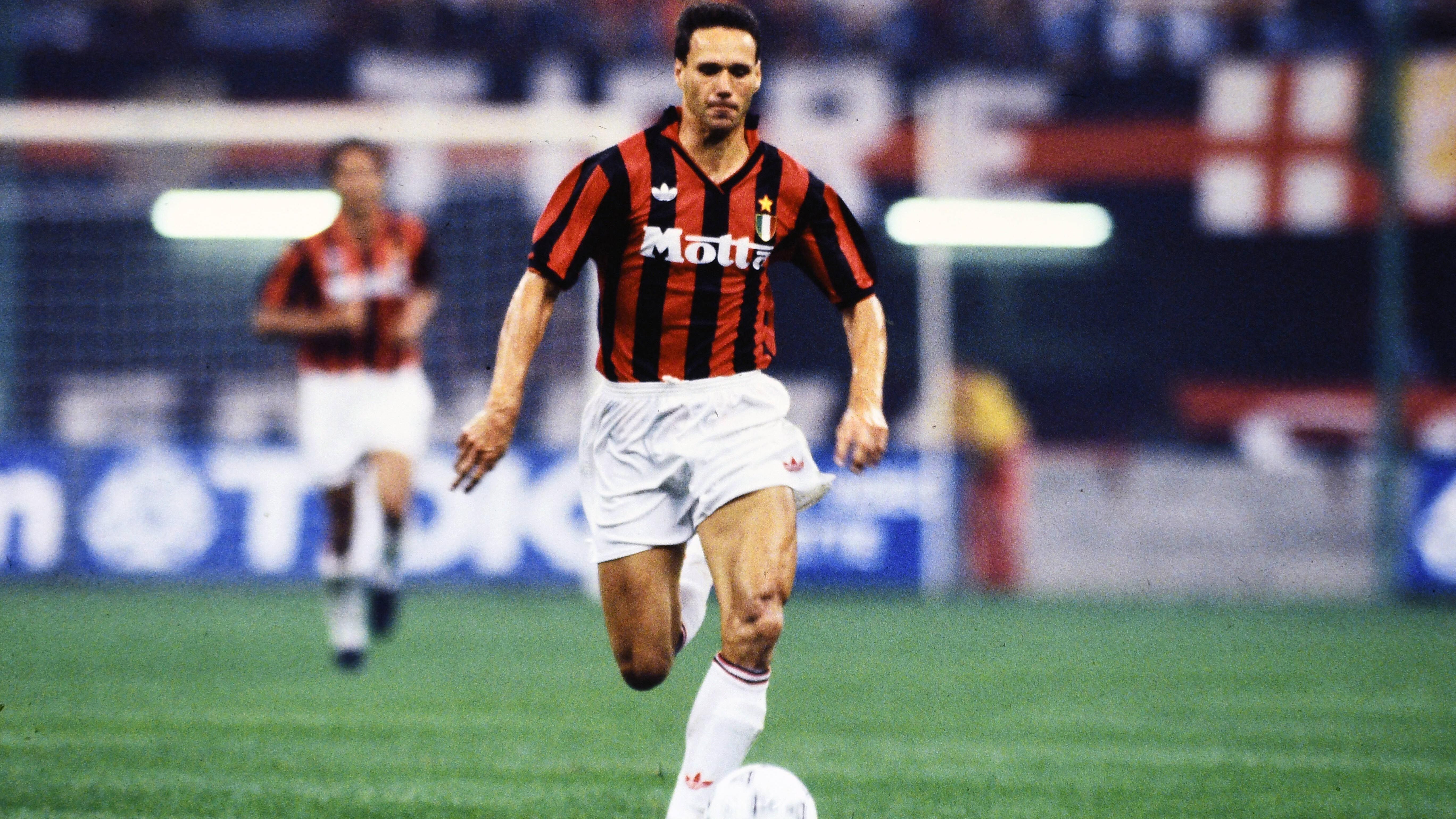 
                <strong>1992: Marco van Basten </strong><br>
                &#x2022; Nationalität: Niederlande<br>&#x2022; damaliger Verein: AC Mailand <br>
              