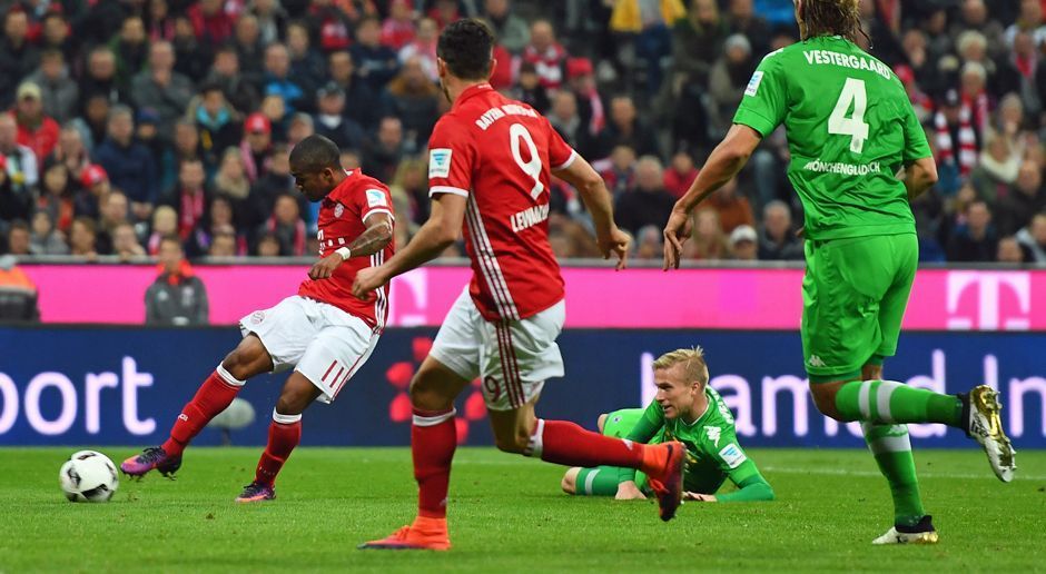 
                <strong>Douglas Costa</strong><br>
                Douglas Costa: Brachte über den linken Flügel viel Tempo in Bayerns Angriff und scheute dabei keinen Zweikampf. Schoss in der 31. Minute das 2:0 für die Münchner und erzielte damit sein erstes Saisontor. Bedankte sich für seinen ersten Startelfplatz nach der Verletzungspause mit einer starken Leistung. Machte nach 73 Minuten für Thomas Müller Platz. ran-Note 2+
              