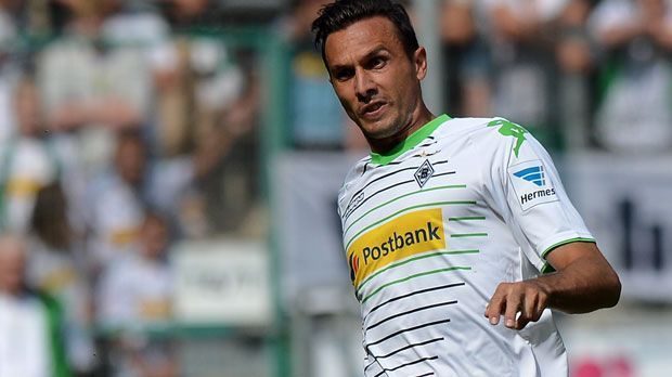 
                <strong>Borussia Mönchengladbach Heimtrikot</strong><br>
                Eigentlich machen Querstreifen ja dick. Doch bei Gladbachs Oldie Martin Stranzl kann man das wirklich nicht behaupten
              