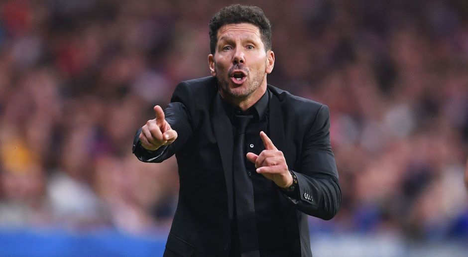 
                <strong>Diego Simeone</strong><br>
                ... gäbe es auch bei Diego Simeone. Dennoch bringt die "Marca" den Trainer von Atletico Madrid als möglichen Ancelotti-Nachfolger ins Spiel. Angeblich soll auch der Argentinier ein Kandidat bei den Bayern-Verantwortlichen sein. An sportlichen Erfolgen mangelt es auch bei ihm nicht: Der 47-Jährige führte Atletico zweimal ins Champions-League-Endspiel und gewann mit seiner Mannschaft 2014 sensationell die spanische Meisterschaft. Allerdings verlängerte Simeone erst kürzlich seinen Vertrag in Madrid langfristig bis zum Jahr 2020. Ein Engagement des Argentiniers in München wäre demnach also äußerst unwahrscheinlich.
              