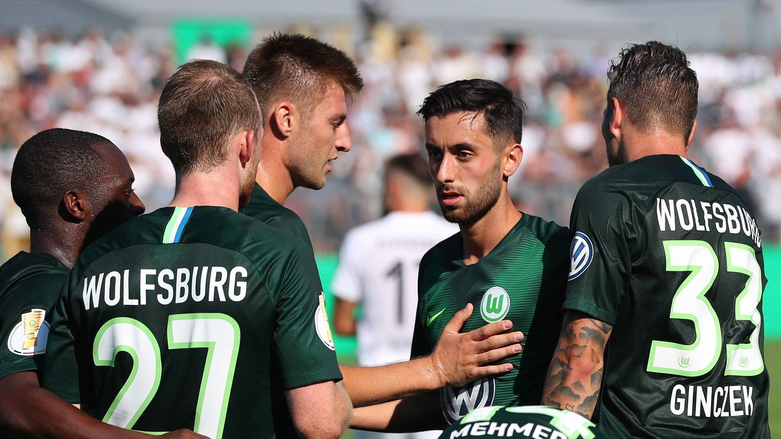 
                <strong>VfL Wolfsburg</strong><br>
                Die voraussichtliche Aufstellung gegen Schalke 04 (Samstag, ab 15.30 Uhr): Koen Casteels - William, Robin Knoche, John Brooks, Jerome Roussillon - Josuha Guilavogui - Renato Steffen, Yannick Gerhardt, Maximilian Arnold, Josip Brekalo - Daniel Ginczek
              