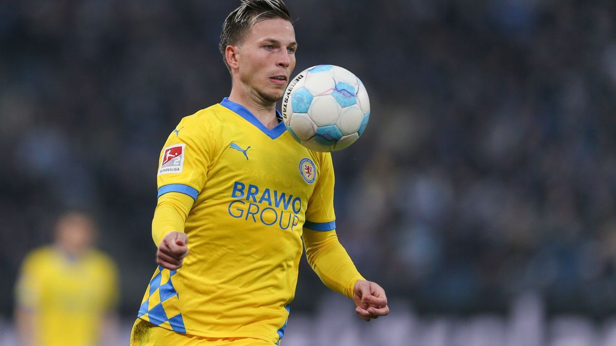 Hamburger SV v Eintracht Braunschweig - Second Bundesliga