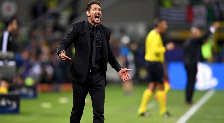 
                <strong>Diego Simeone beim Champions-League-Finale</strong><br>
                Und weiter geht's mit Gestikulieren. Vor allem als Pepe Torres von den Beinen holt. Aber Simeone braucht sich gar nicht aufregen. Clattenburg pfeift Elfmeter. Aber selbst das hält Simeone natürlich nicht ab.
              