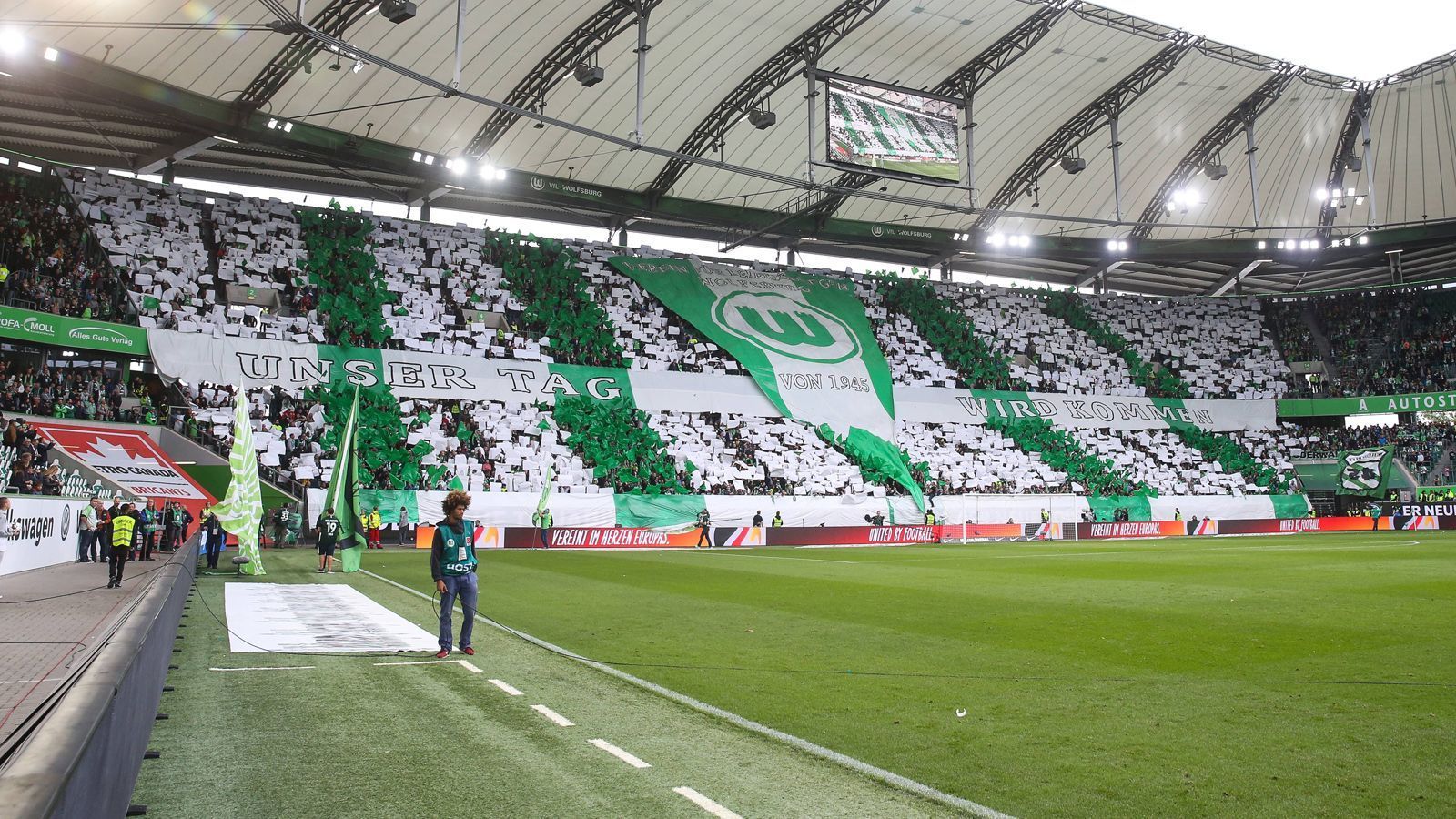 <strong>VfL Wolfsburg </strong><br>
                Vereinshymne: "Grün-Weiß VfL" (Frank Skibitzki/HATTRICK)
