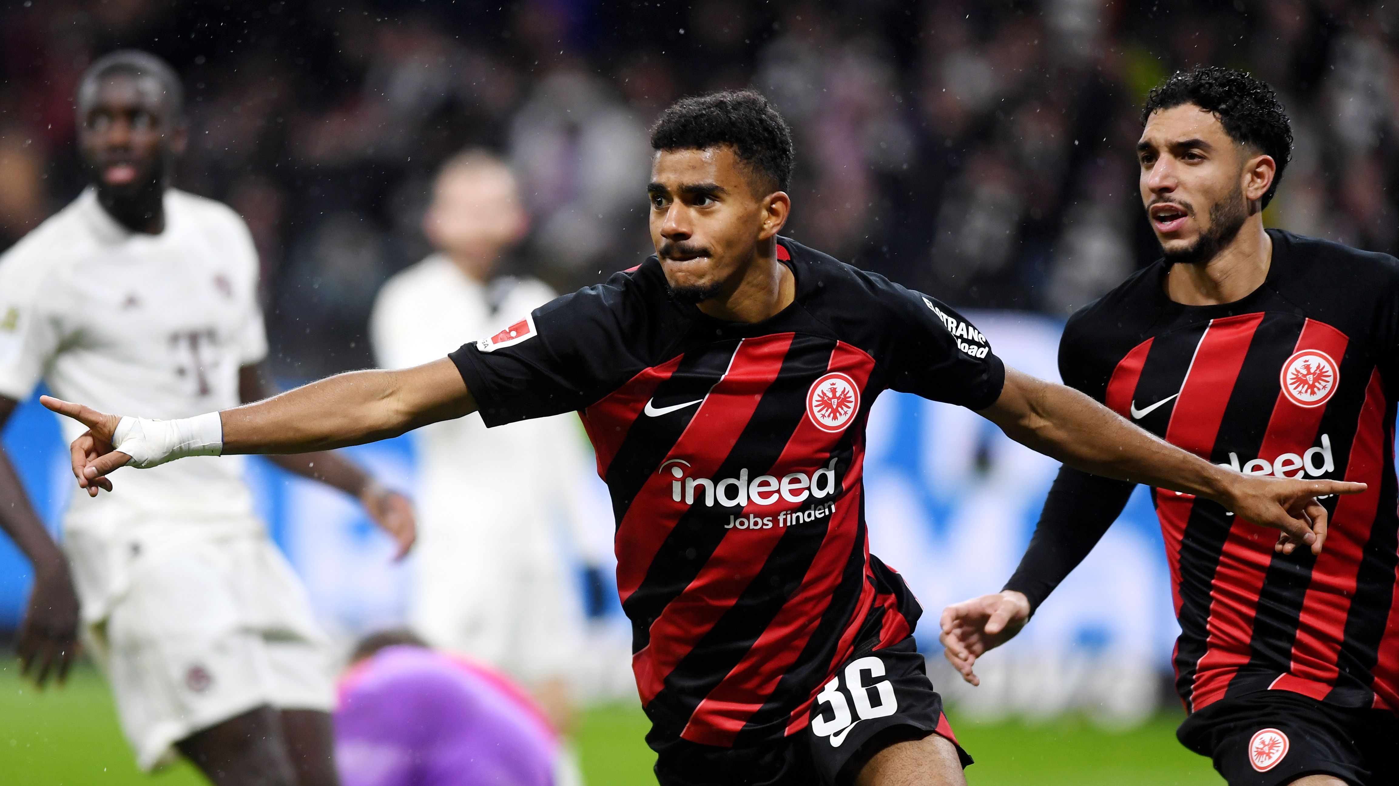 <strong>Platz 6: Eintracht Frankfurt</strong><br>Die Hessen sind trotz des Abganges von Randal Kolo Muani am Sommer-Deadline-Day als Sechster voll im Soll. Das bisherige Saisonhighlight war die 5:1-Gala gegen die Bayern. Mittlerweile hat die Eintracht mit Sasa Kalajdzic einen Nachfolger für Kolo Muani verpflichten können. Der Österreicher kam im einzigen Testspiel, bei der deutlichen 2:5-Pleite gegen Freiburg, noch nicht zum Einsatz.