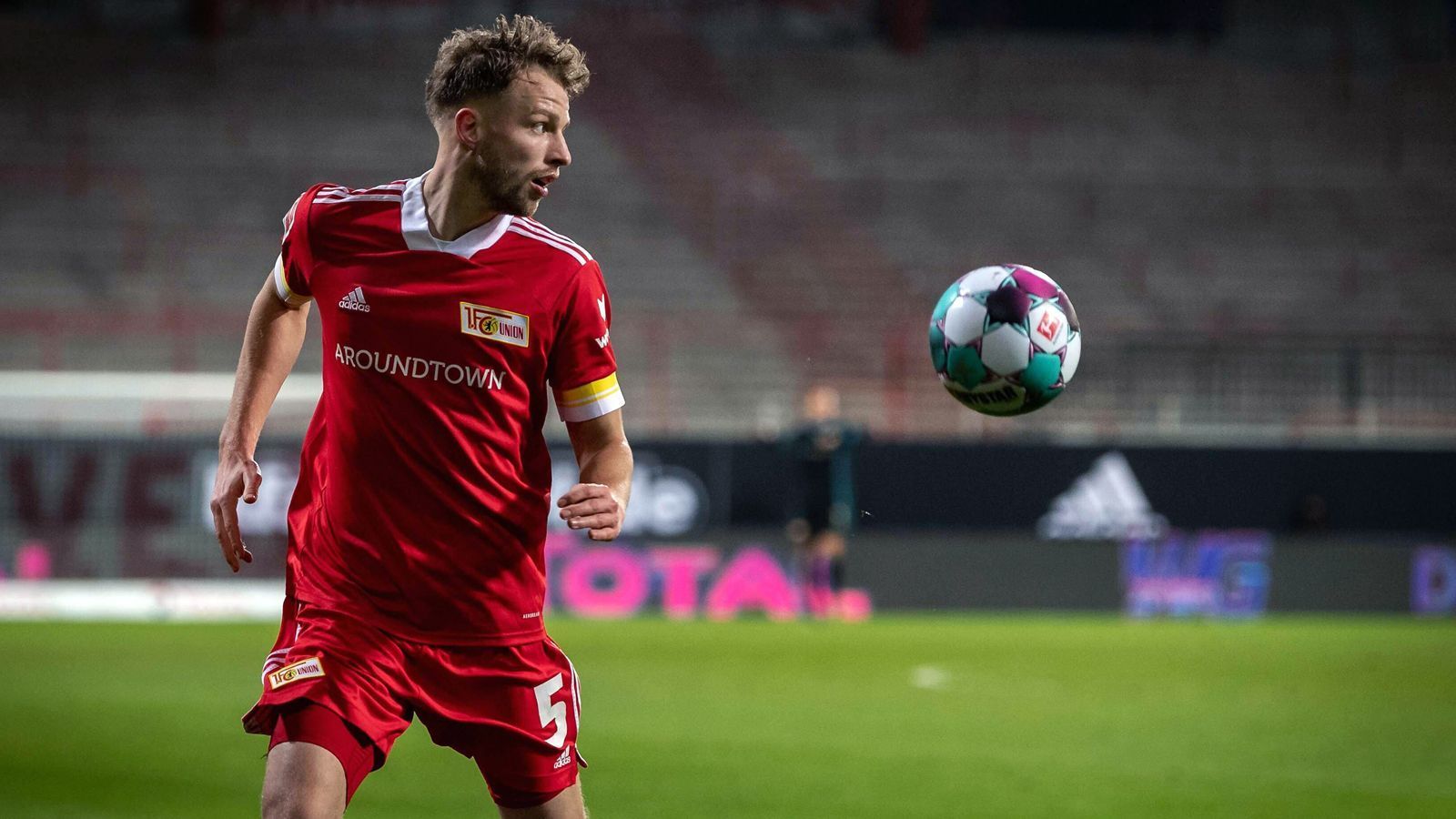 
                <strong>Abwehr: Marvin Friedrich (Union Berlin)</strong><br>
                Bei Schalke 04 und dem FC Augsburg einst aussortiert, gehört Unions Marvin Friedrich mittlerweile zu den besten Innenverteidigern der Bundesliga. Neben seiner Defensivstärke überzeugte der 1,92-Meter-Hüne in der Bundesliga-Hinrunde vor allem durch seine Torgefährlichkeit. Mit vier Saisontreffern ist der 25-Jährige vereinsintern bei den Köpenickern der drittbeste Torschütze. Als einer von nur zehn Feldspielern verpasste Friedrich in der Hinrunde keine Spielminute - gerade in Zeiten von fünf möglichen Wechseln eine beachtliche Leistung.
              