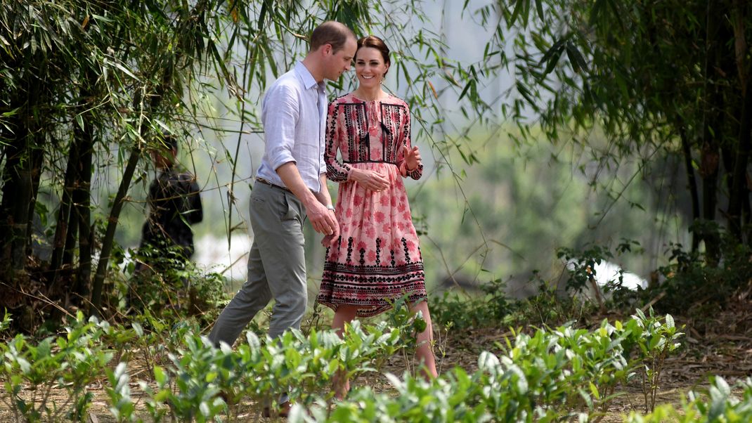 Prinzessin Kate und Prinz William besuchten auf einer Indienreise eine wunderschöne Gartenanlage. Wer von den beiden wohl der Gartenfan ist, lässt sich an den Mienen unschwer erkennen.