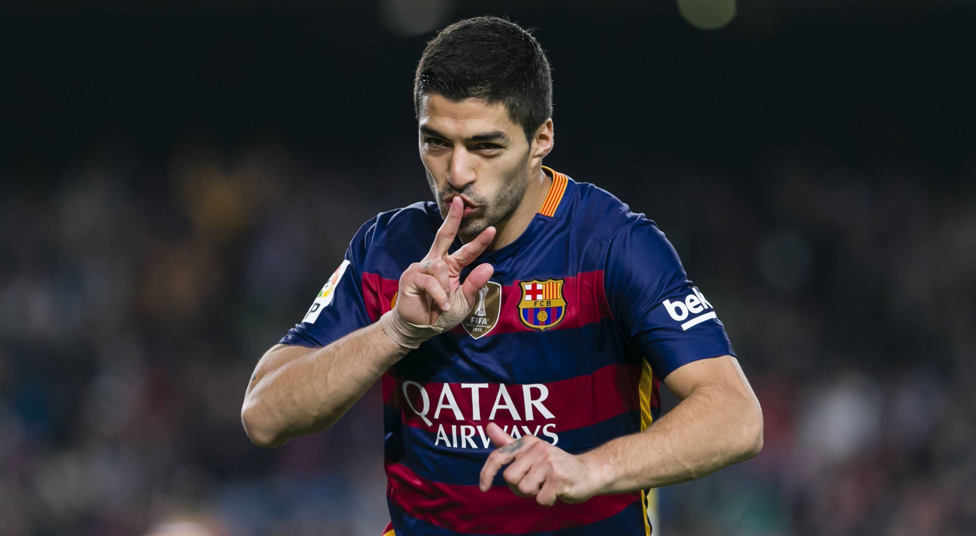 
                <strong>Luis Suarez</strong><br>
                Der Wahnsinn hat einen Namen: Luis Suarez. Als erster Spieler in der Primera Division hat der Barca-Knipser zwei Viererpacks in Folge erzielt. Beim 6:0-Sieg gegen Sporting Gijon traf der Uruguayer nur drei Tage nach seinem Viererpack bei Deportivo La Coruna wieder vierfach. Die spanischen Medien lobten Suarez in den Himmel und auch der Torschütze selbst konnte es kaum fassen: "Etwas Derartiges habe ich noch nie geschafft. Noch nicht mal im Training."
              