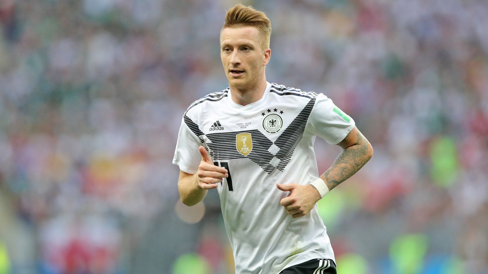 
                <strong>Mittelfeld: Marco Reus</strong><br>
                Der Bundestrainer will Reus eigentlich erst für "die wichtigen Spiele" bringen. Doch wenn nicht gegen Schweden, wann soll dann ein solches Spiel sein? Reus ist in Topform, hat auch gegen Mexiko für frischen Wind gesorgt. Eher aus dem Zentrum kommend, kann er für wichtige Impulse sorgen.
              