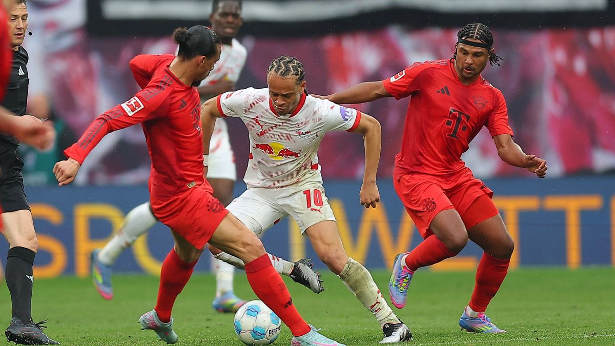 RB Leipzig - Bayern Muenchen Bundesliga Leipzig, 03.05.2025, Red Bull Arena, Fußball, Männer, Saison 2024 2025, 1. Bundesliga, 32. Spieltag, RB Leipzig - FC Bayern München , Im Bild v.l.: Leroy San...