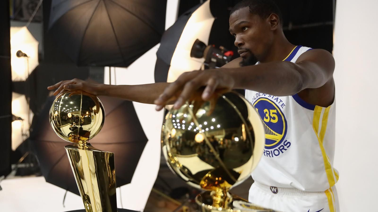 
                <strong>Kevin Durant</strong><br>
                Aktueller Verein: Brooklyn NetsPunkte pro Spiel: 28.0All-Star-Nominierungen: 10
              