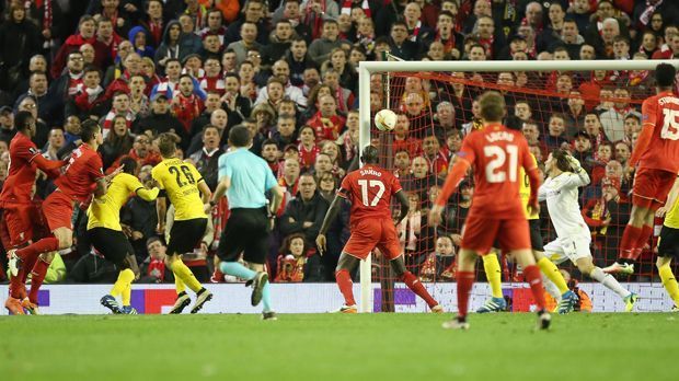 
                <strong>Liverpool gegen Dortmund</strong><br>
                Unvergessen ist natürlich das 4:3 im Viertelfinale der Europa League, ausgerechnet gegen Borussia Dortmund. Dejan Lovren köpft die Reds in der 91. Minute ins Halbfinale und die Anfield Road in eine absolute Ekstase.
              