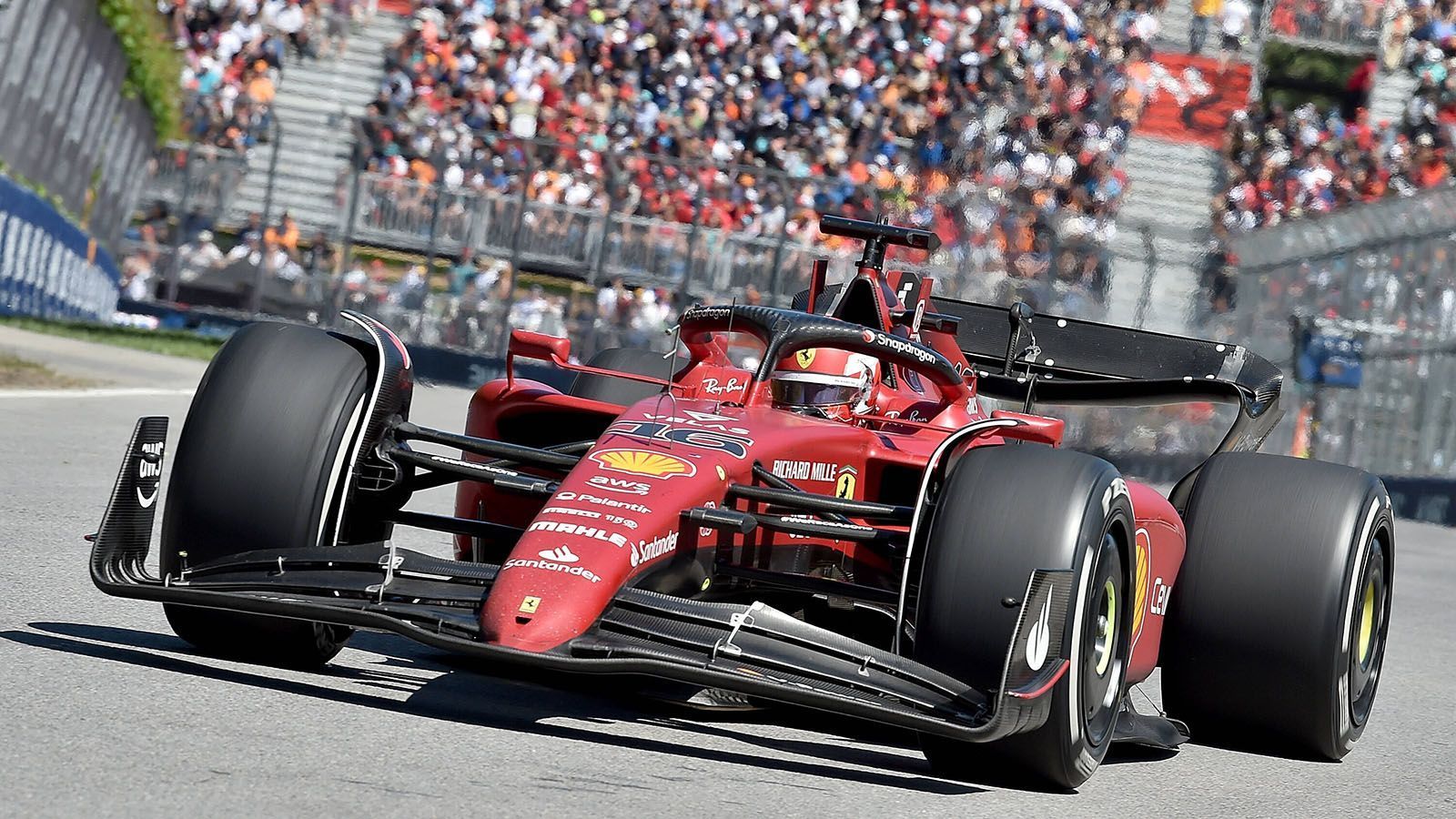 
                <strong>Verlierer: Charles Leclerc</strong><br>
                Auch für Charles Leclerc rückt der Weltmeistertitel immer weiter in die Ferne. In Kanada startet der Monegasse von Platz 19, weil er seinen Motor wechselt. Im Rennen hat der 24-Jährige kleinere Probleme und fährt am Ende auf den fünften Platz, muss im WM-Kampf aber wieder Federn lassen. Nach einem starken Saisonstart und zwei Seigen aus den ersten drei Rennen wartet Leclerc seit Anfang April auf einen Sieg.
              