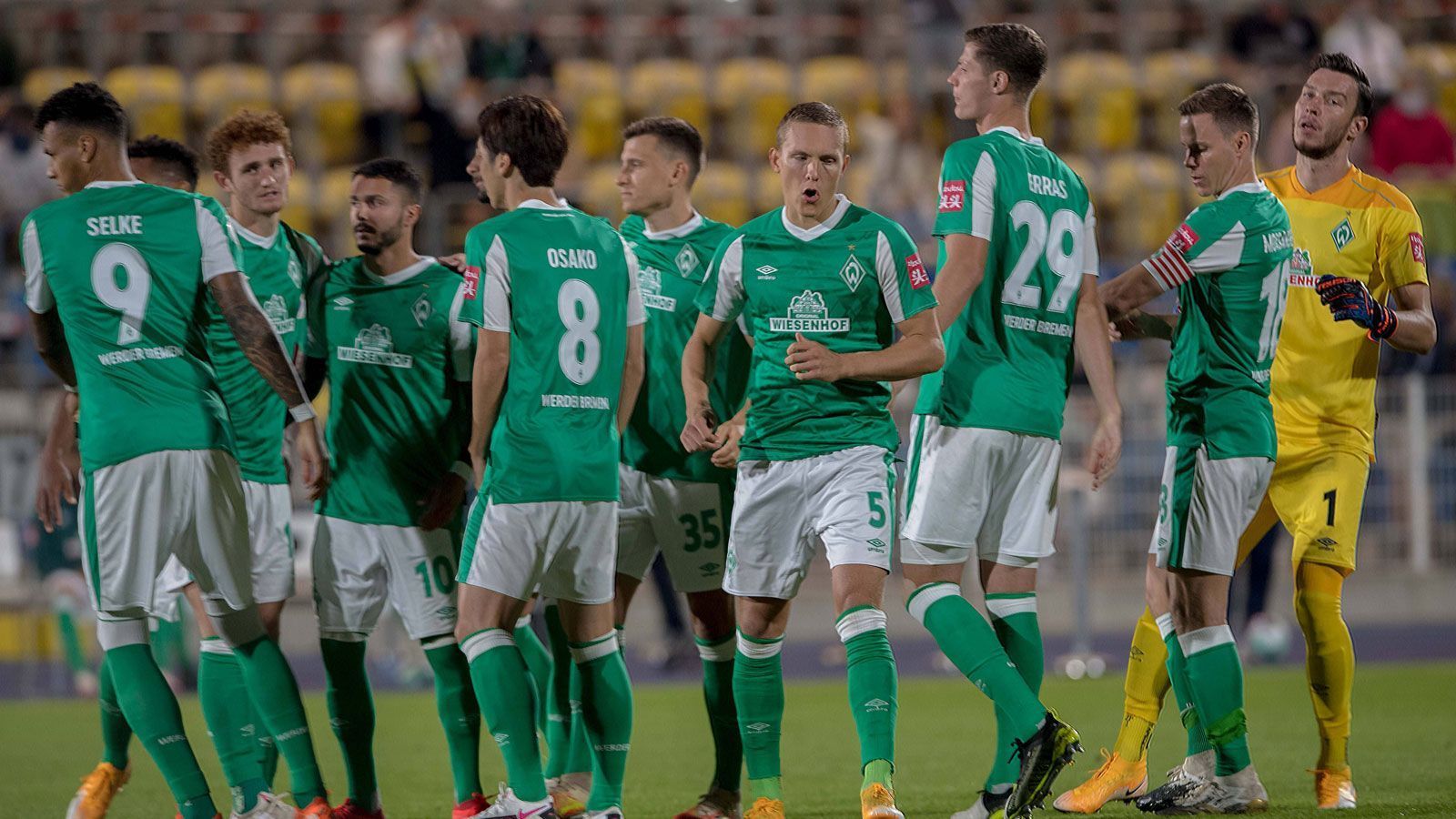 
                <strong>Platz 7: SV Werder Bremen</strong><br>
                Durchschnittsalter: 25,2 JahreJüngster Spieler: Johan Mina (18 Jahre)Ältester Spieler: Niklas Moisander (34 Jahre)
              