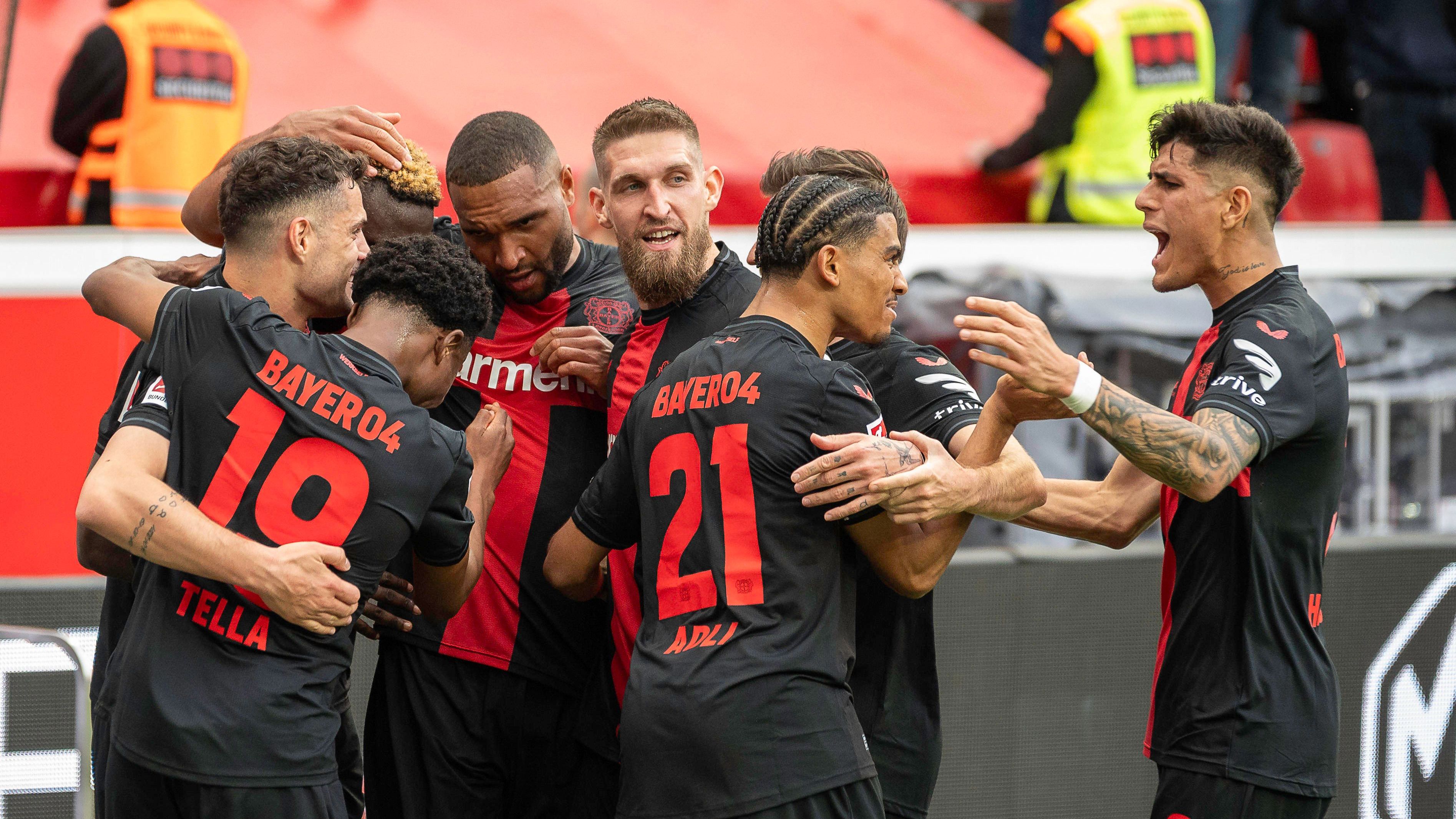 <strong>Bayer Leverkusen: Einzelkritik der Spieler gegen Werder Bremen</strong><br>Bayer Leverkusen hat es geschafft! Erstmals in der Vereinsgeschichte ist die Werkself Deutscher Meister. Nach dem 5:0-Sieg über Werder Bremen ist die vorzeitige Meisterschaft perfekt. <em><strong>ran</strong></em> hat die Noten der Bayer-Mannschaft.