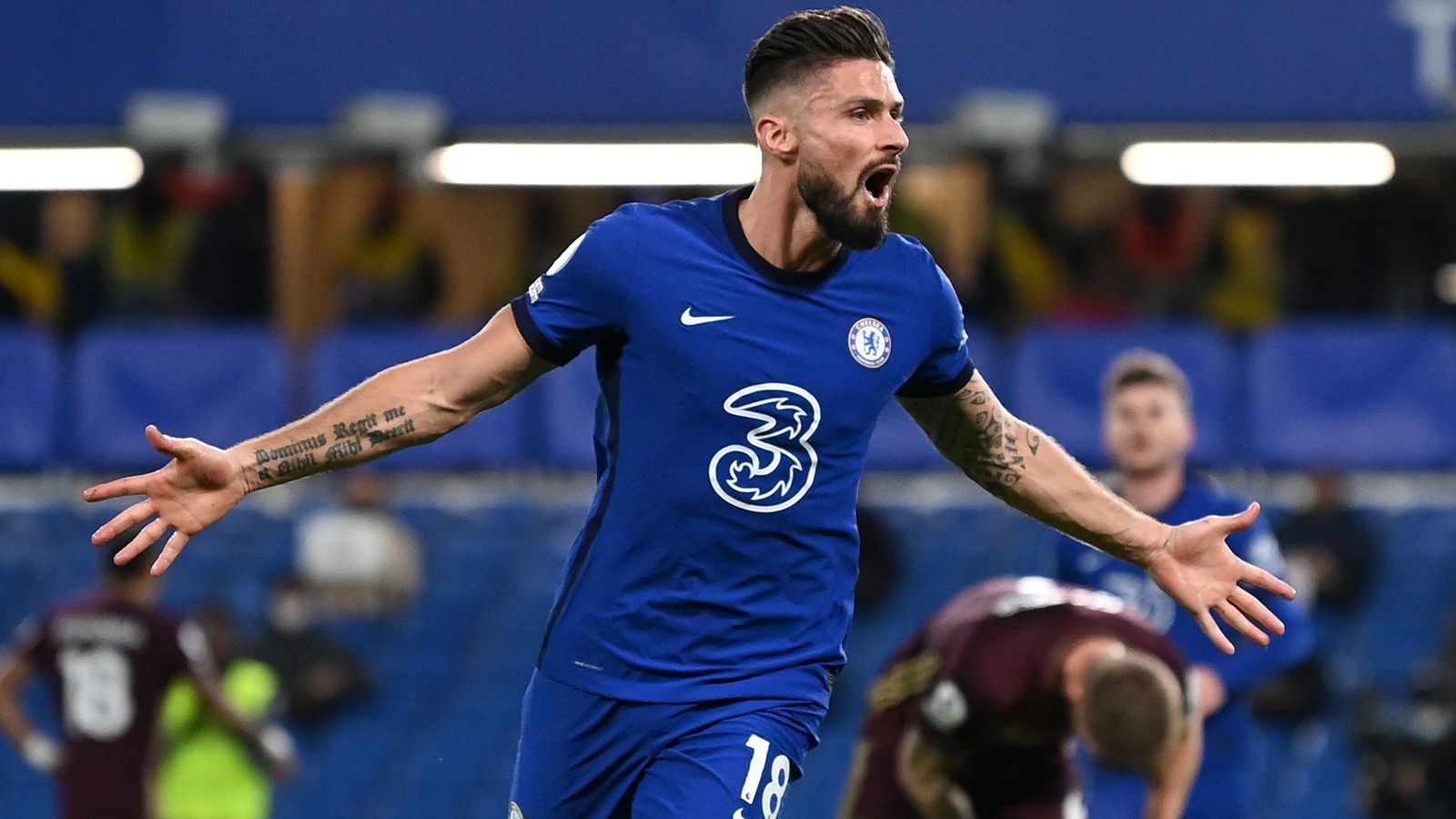 
                <strong>Chelsea-Torjäger Olivier Giroud knackt Premier-League-Altersrekord</strong><br>
                Für Chelseas Stürmer Olivier Giroud läuft es im Spätherbst 2020 absolut traumhaft. Der Franzose trifft in seinen alten Tagen für die Londoner immer noch wie am Fließband - und hat es beim Sieg in der Premier League gegen Leeds in die Geschichtsbücher der Premier League geschafft. Giroud traf in sechs Spielen in Folge, wenn er dabei in der Startelf stand. Kein anderer Spieler vor Giroud war bei einer solch langen Torserie als Startelf-Spieler so alt wie eben der Weltmeister von 2018 mit seinen derzeit 34 Jahren und 66 Tagen. (Quelle: Optajoe/twitter)
              