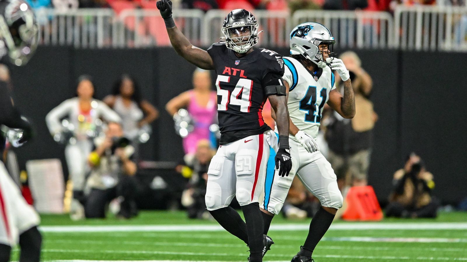 
                <strong>Rashaan Evans (Atlanta Falcons)</strong><br>
                Statistiken von Rashaan Evans im Vergleich zu Bobby Wagner (Los Angeles Rams):&#x2022; Total Tackles: 106 - 84<br>&#x2022; Tackles for Loss + Sacks: 6 - 7<br>&#x2022; Forcierte + aufgehobene Fumbles: 3 - 0<br>&#x2022; Runtergeschlagene Pässe: 4 - 0<br>
              