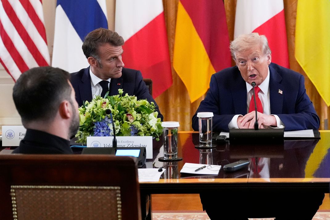 Unter anderem Selenskyj, Macron und Trump (von links) diskutierten über einen möglichen Frieden in der Ukraine.